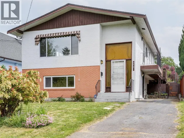3131 Yew St, Victoria, British Columbia V8X1M7