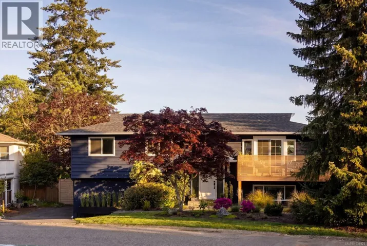4021 Hessington Pl, Saanich, British Columbia V8N5C5
