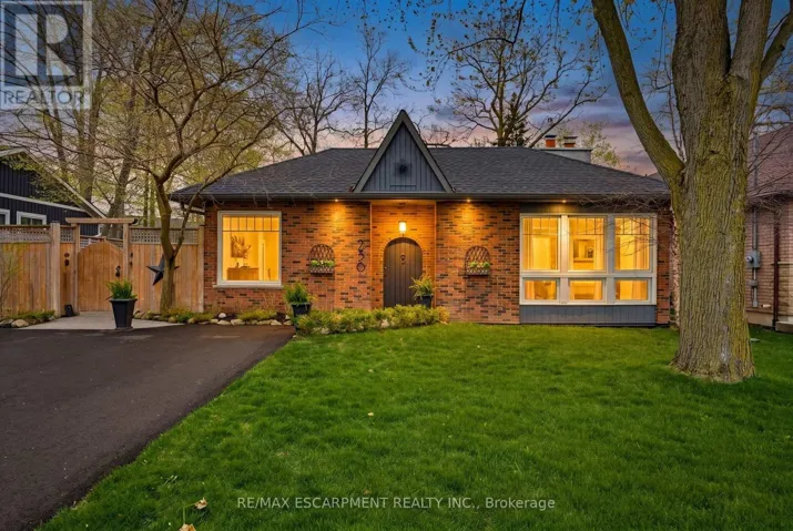 236 PARKSIDE DRIVE, Hamilton (Waterdown), Ontario L8B0Y7