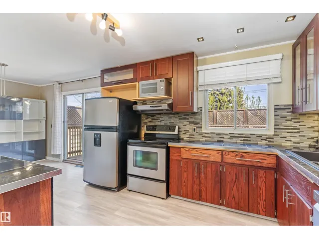 13208 128 AV NW, Edmonton, Alberta T5L3H2