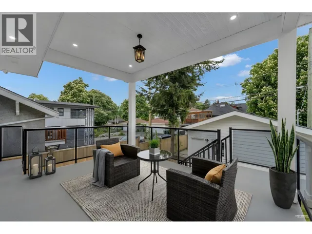 2617 MCGILL STREET, Vancouver, British Columbia V5K1H2