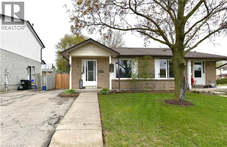 5 HARMONY Court, Cambridge, Ontario N1R7T3