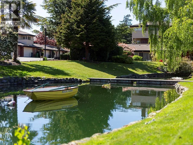 137 2345 Cedar Hill Cross Rd, Oak Bay, British Columbia V8P5M8