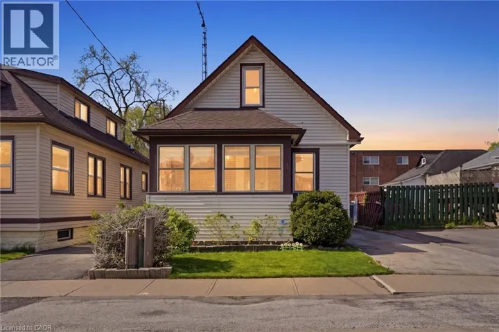 4 MANNING Street, St. Catharines, Ontario L2R1H9