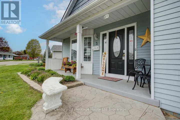 5 DEREHAM DRIVE, Tillsonburg, Ontario N4G5L8