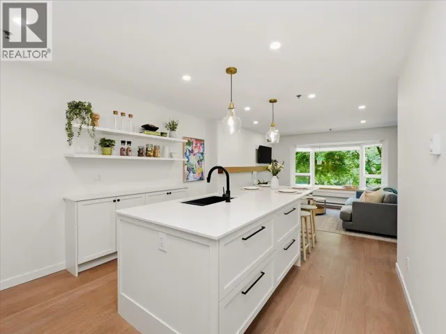 207 1925 W 2ND AVENUE, Vancouver, British Columbia V6J1J2