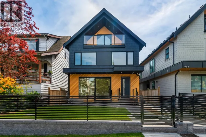 1 950 W 17TH, Vancouver, British Columbia V5Z1V4