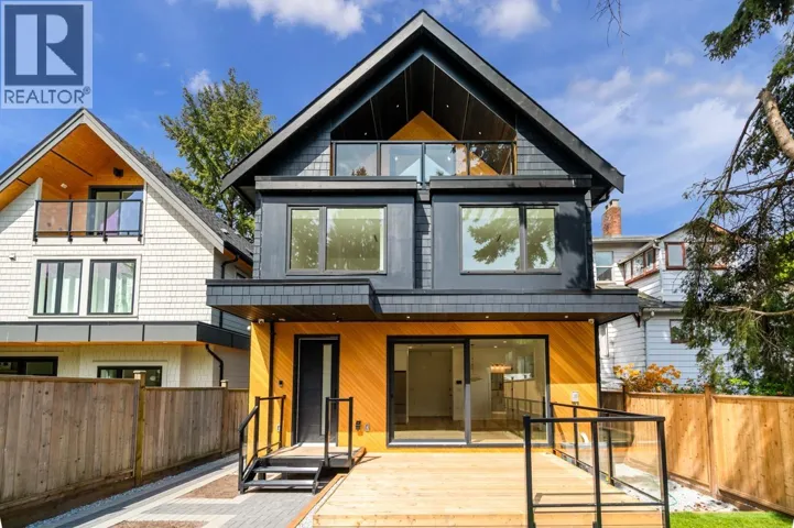 2 950 17TH AVE, Vancouver, British Columbia V5Z1V4