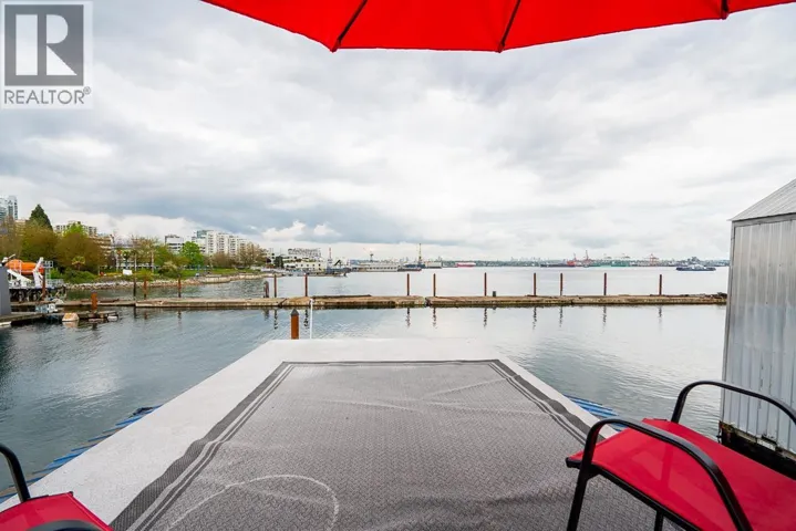A24 415 ESPLANADE, North Vancouver, British Columbia V7M1A6