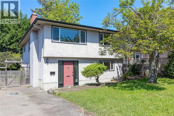 2252 Kinross Ave, Oak Bay, British Columbia V8R2N5