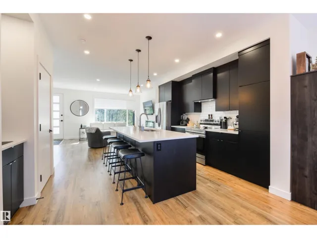 11414 125 ST NW, Edmonton, Alberta T5M0M9