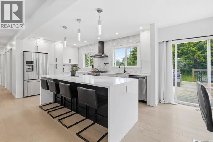 4261 Carey Rd, Saanich, British Columbia V8Z4H1
