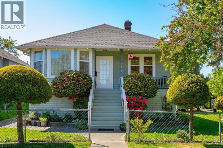 2238 Shakespeare St, Victoria, British Columbia V8R4G1
