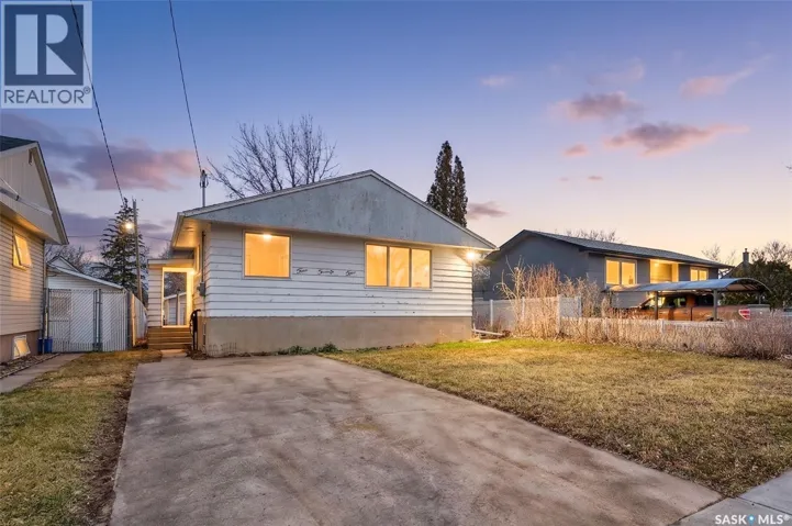328 Grandview STREET W, Moose Jaw, Saskatchewan S6H5K8