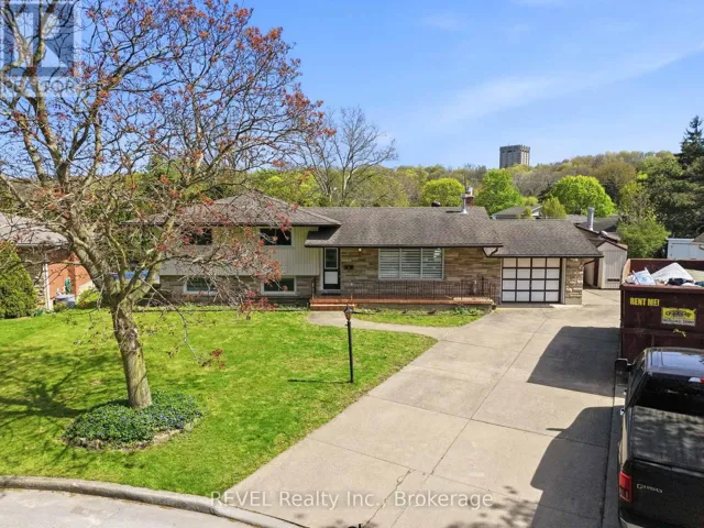 8 FERNWOOD TERRACE, St. Catharines (Glendale/Glenridge), Ontario L2T3W5