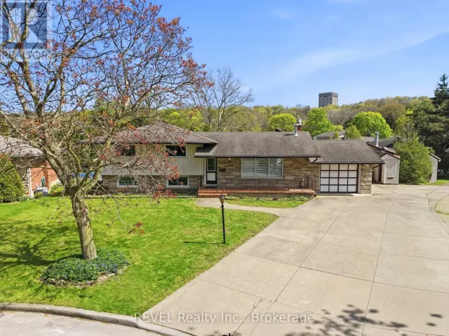 8 FERNWOOD TERRACE, St. Catharines (Glendale/Glenridge), Ontario L2T3W5