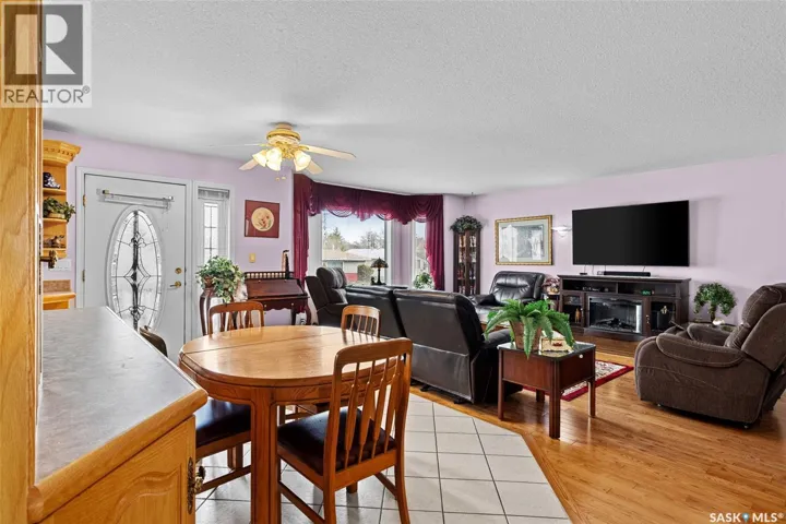 346 Halifax STREET, Regina, Saskatchewan S4R1T2