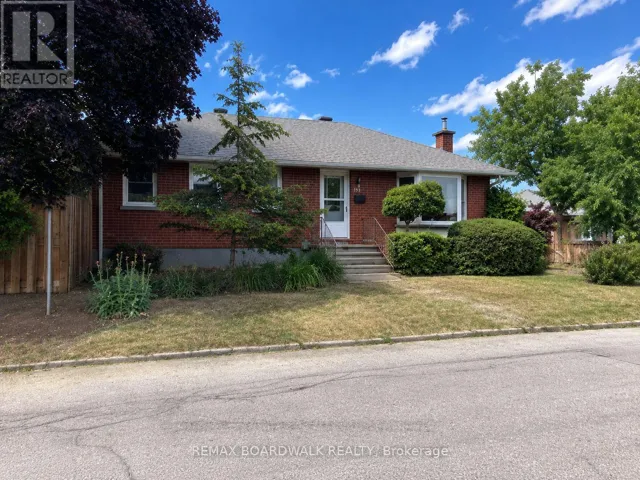 625 CLARKE AVENUE, Ottawa, Ontario K1K0Y6