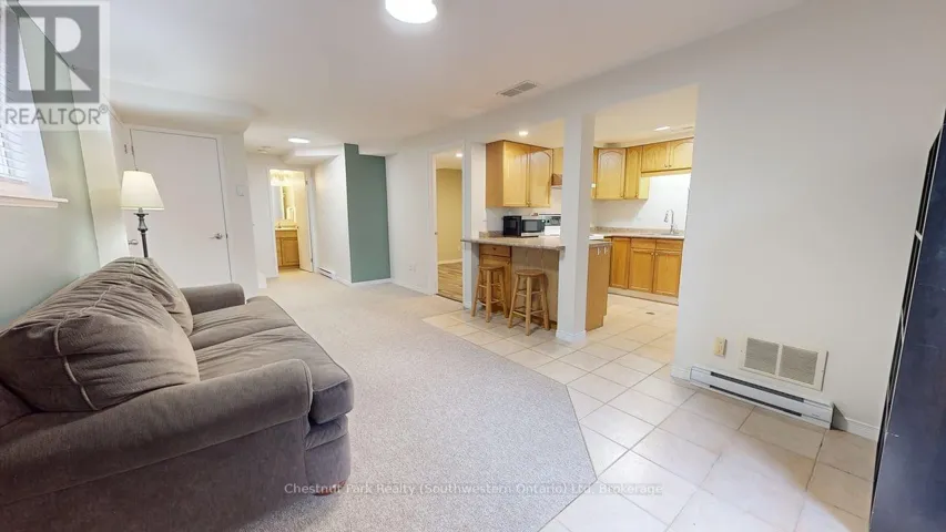 LOWER - 22 MOSS PLACE, Guelph (Kortright West), Ontario N1G4V1