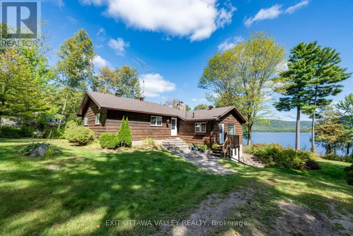 71 DELANEY LANE, Laurentian Hills, Ontario K0H1P0