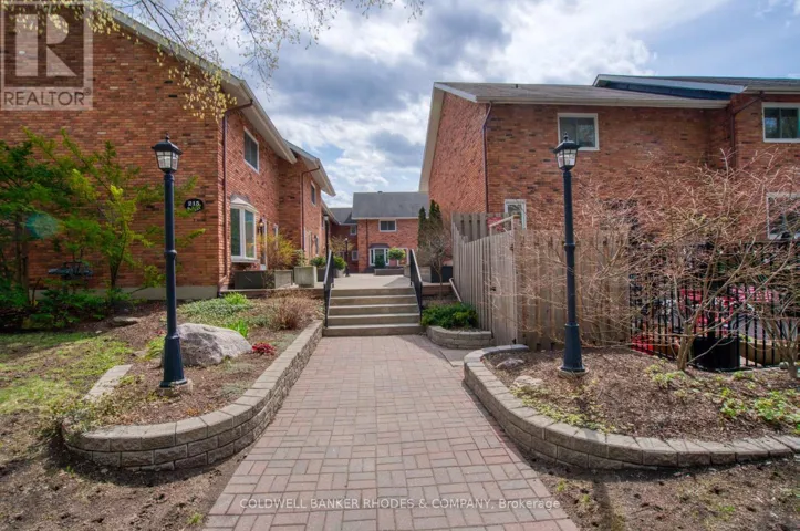 9 - 215 MACKAY STREET, Ottawa, Ontario K1M2B6