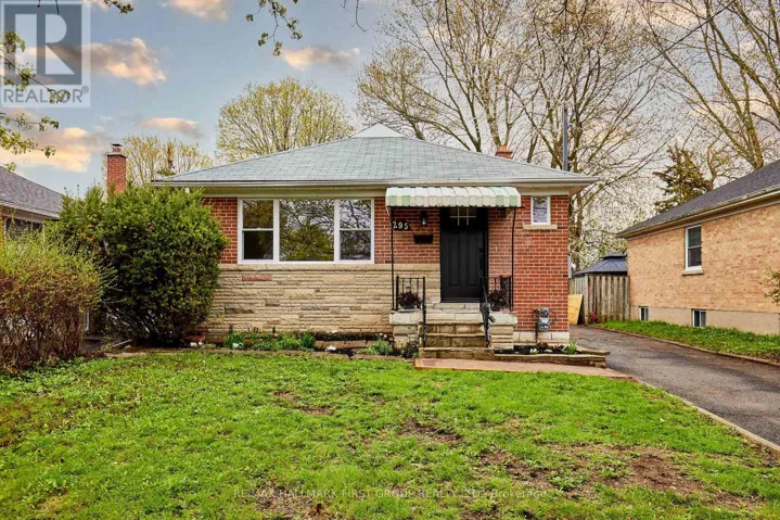 295 BALDWIN STREET, Oshawa (Donevan), Ontario L1H6H5