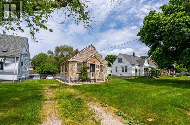 784 LONDON ROAD, Sarnia, Ontario N8T4H1