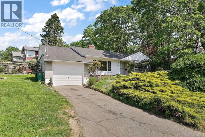1290 Derby Rd, Saanich, British Columbia V8P1S8