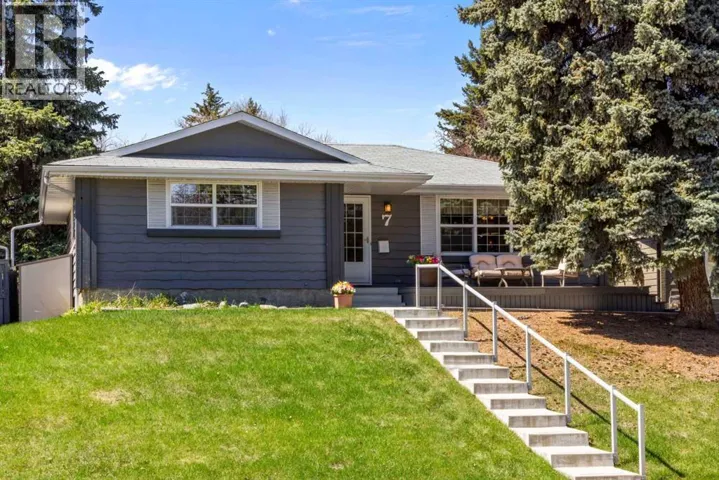 7 Canna Bay SW, Calgary, Alberta T2W1P2