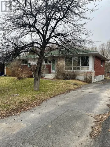 729 Hillsdale Crescent, Sudbury, Ontario P3E3S7