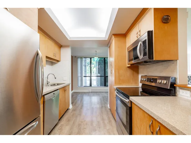 202 10899 UNIVERSITY DRIVE, Surrey, British Columbia V3T5V2