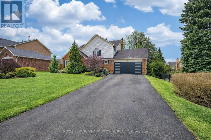 8 WADSWORTH CIRCLE, Brampton (Snelgrove), Ontario L6Z1W7