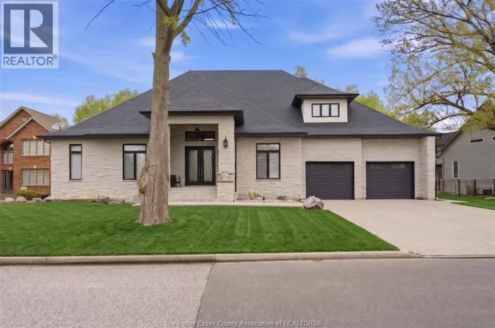 1094 ROSELAND DRIVE South, Windsor, Ontario N9G1T8