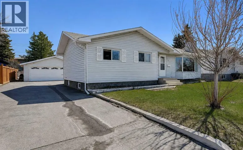 8511 99B Street, Grande Prairie, Alberta T8V2J3