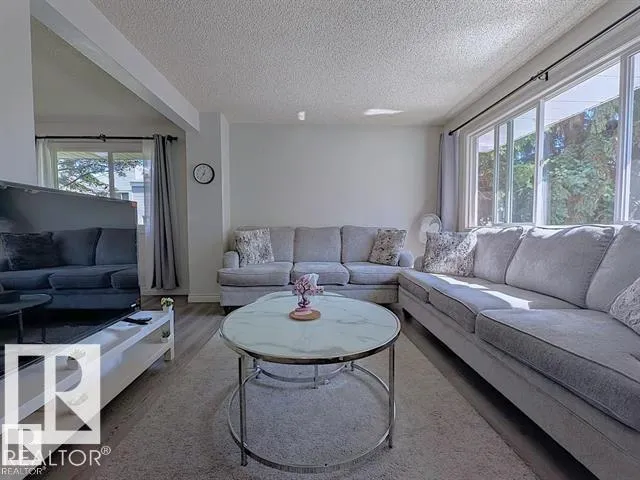 61 MCLEOD PL NW, Edmonton, Alberta T5A3A8