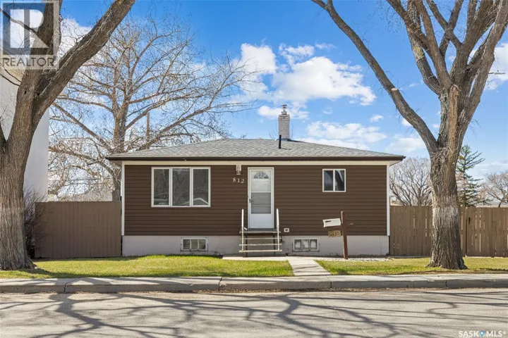 812 McIntosh STREET, Regina, Saskatchewan S4T5B4