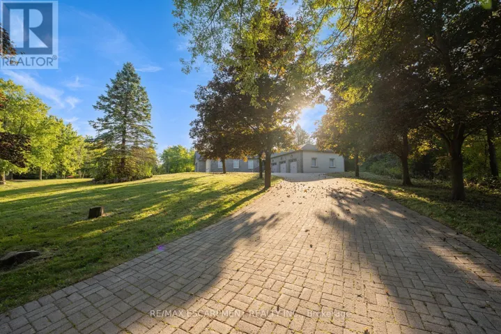 8 RIDGEWOOD DRIVE, Richmond Hill, Ontario L4E3M1