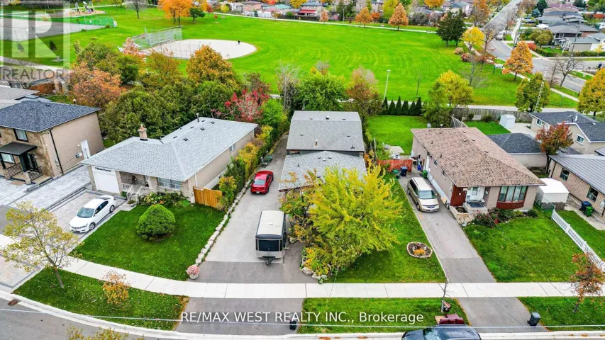 7 BIMINI CRESCENT, Toronto (Black Creek), Ontario M3N1S1