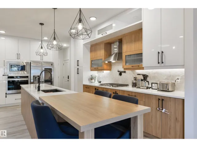 219 37 ST SW, Edmonton, Alberta T6X2W4