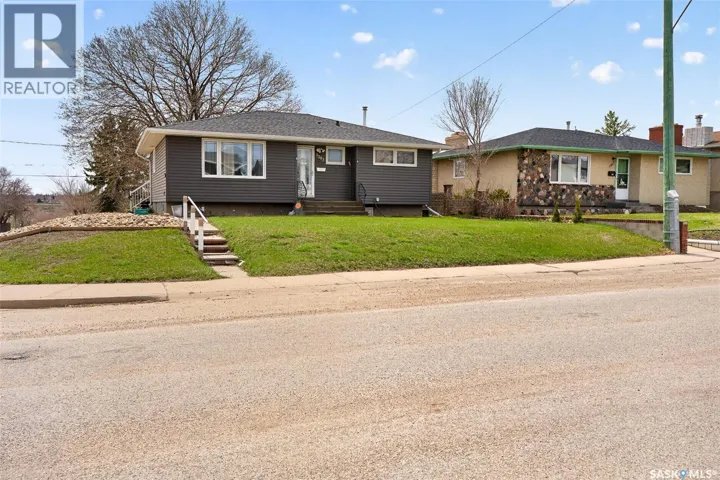 1303 Athabasca STREET W, Moose Jaw, Saskatchewan S6H6C8