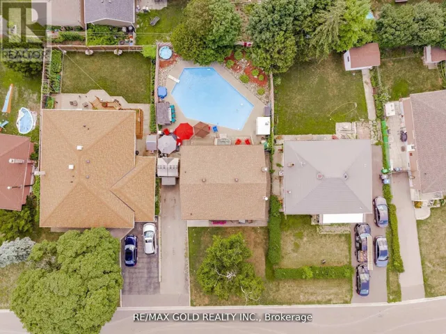 9 ASHWOOD CRESCENT, Brampton (Avondale), Ontario L6T1M1