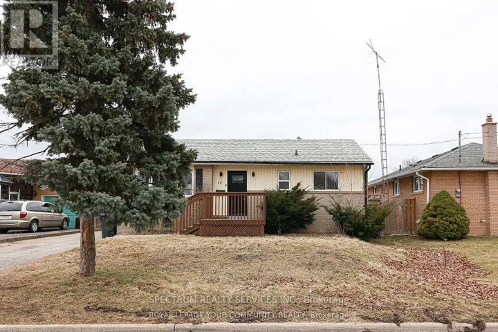 15 GOLDING AVENUE, Brampton (Brampton East), Ontario L6W1M5