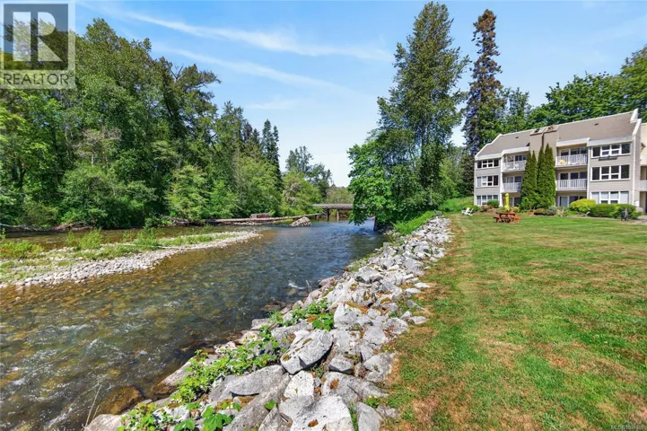 102 205 1st St, Courtenay, British Columbia V9N1A5