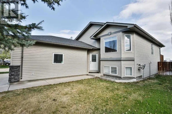 404 Lynx Crescent N, Lethbridge, Alberta T1H6X6