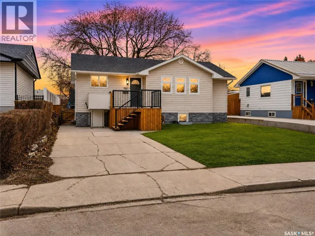 737 Vaughan STREET, Moose Jaw, Saskatchewan S6H5N4