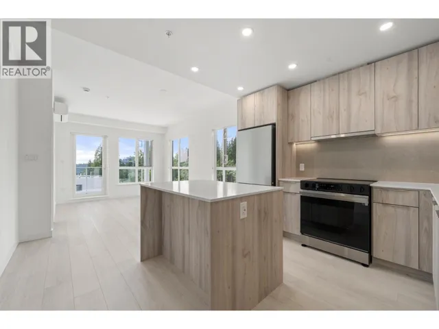 404 3594 MALSUM DRIVE, North Vancouver, British Columbia V7G0B4