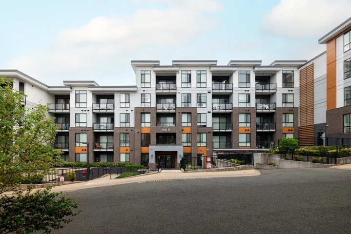 B203 20087 68 AVENUE, Langley, British Columbia V2Y0Y3