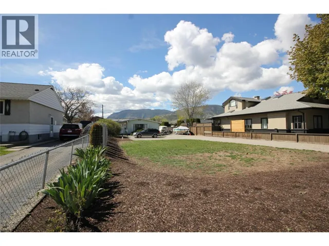 402 CONKLIN Avenue, Penticton, British Columbia V2A2T4