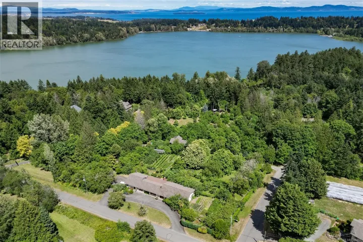 5489 Forest Hill Rd, Saanich, British Columbia V9E2A8