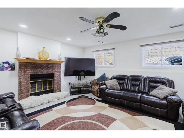 236 LAGO LINDO CR NW, Edmonton, Alberta T5Z1Y5
